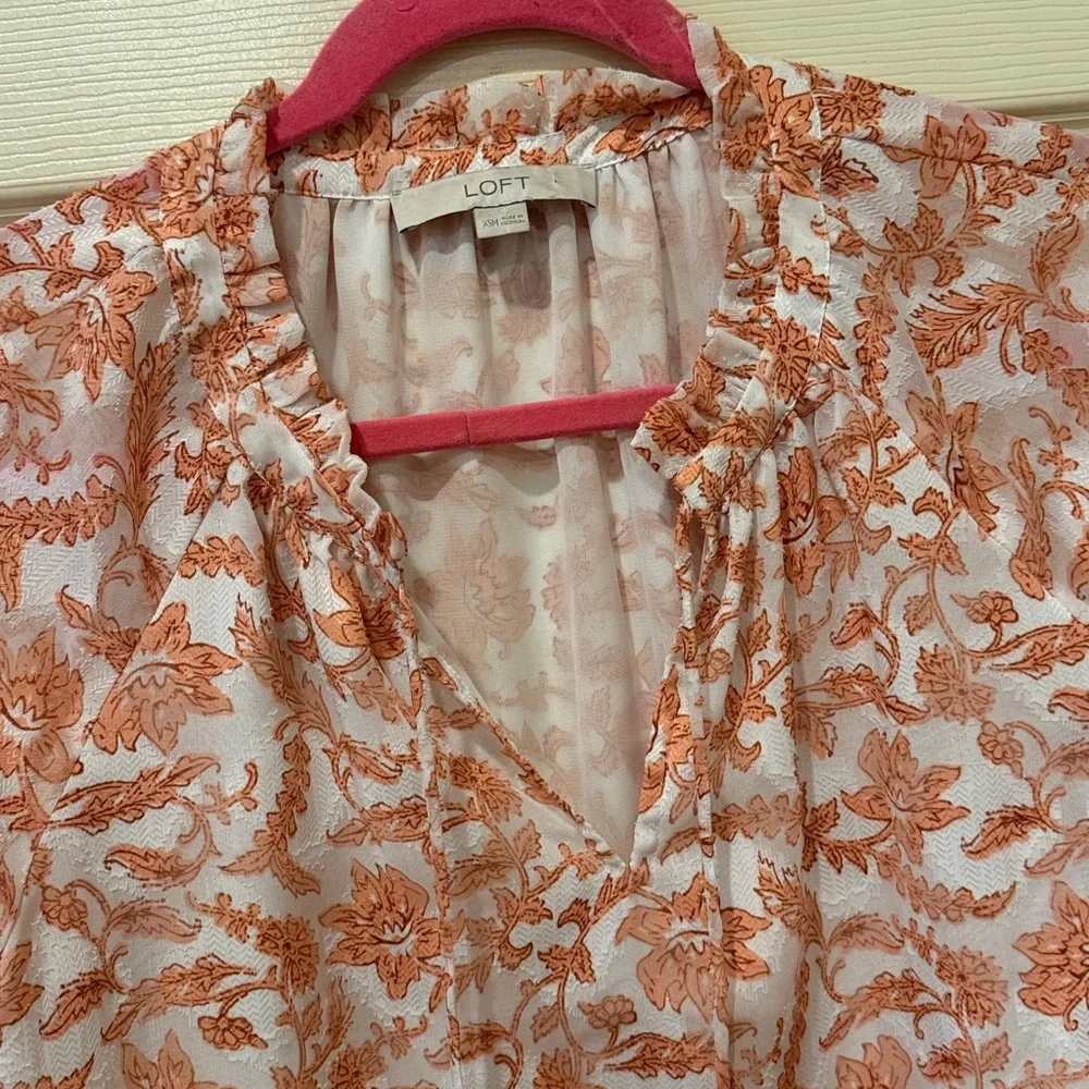 Loft floral coral ruffle cuff top, XSM - Picture 5 of 10